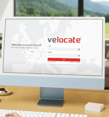 Computer mit dem Login-Screen vom Webportal 3.0