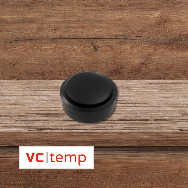 vc|temp Temperatursensor an einem Regal im Wohnmobil